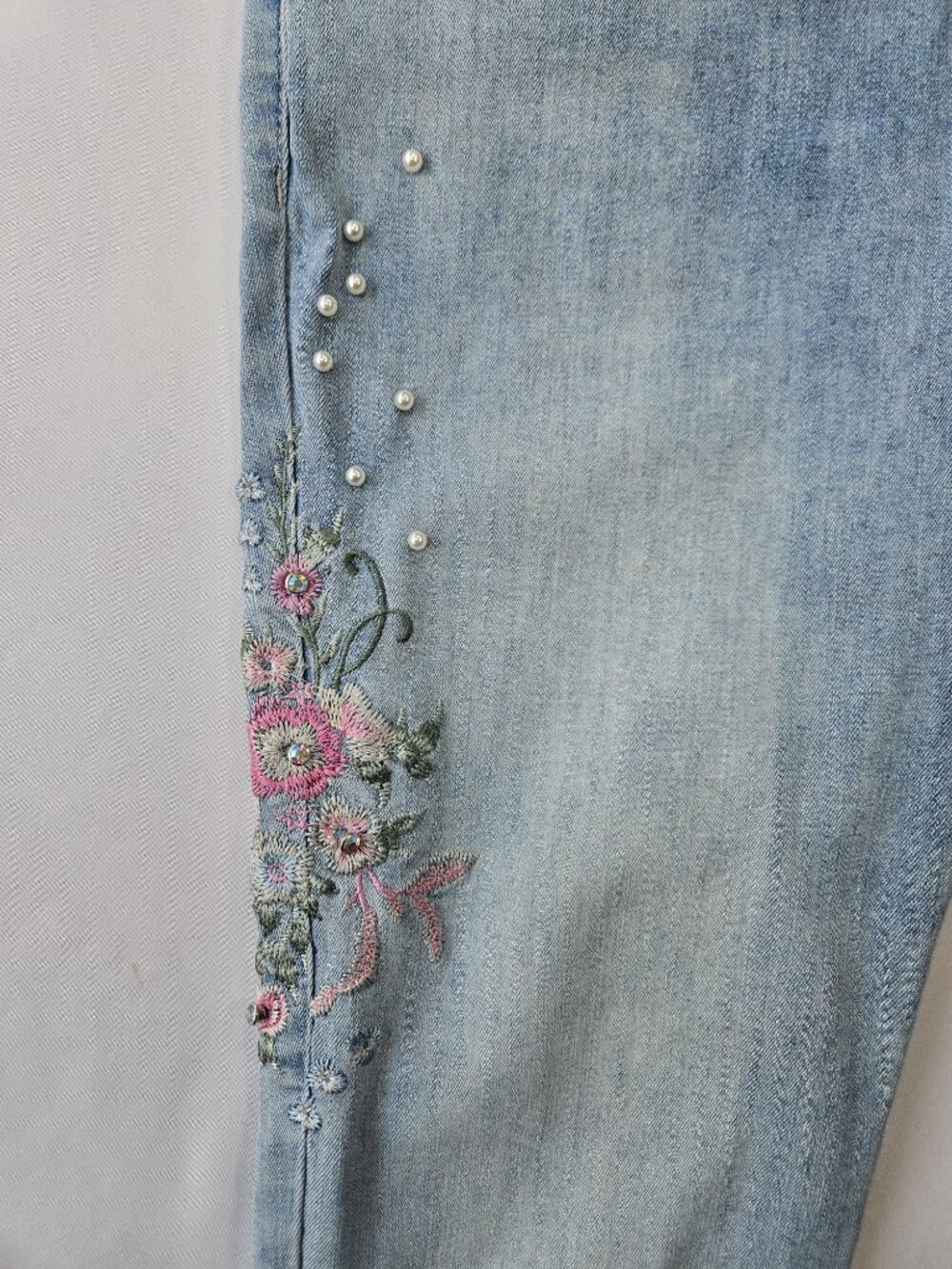 FDJ French Dressing Olivia Embroidered Pearl Accent Slim Jeans Size 6 - Picture 4 of 7